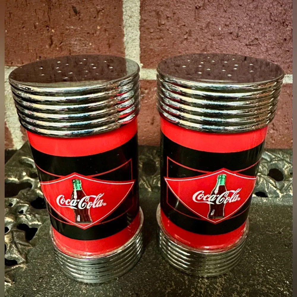 Vintage (1997) Coca-Cola Red, Black, Chrome Salt & Pepper Shaker Set - Picture 6 of 6